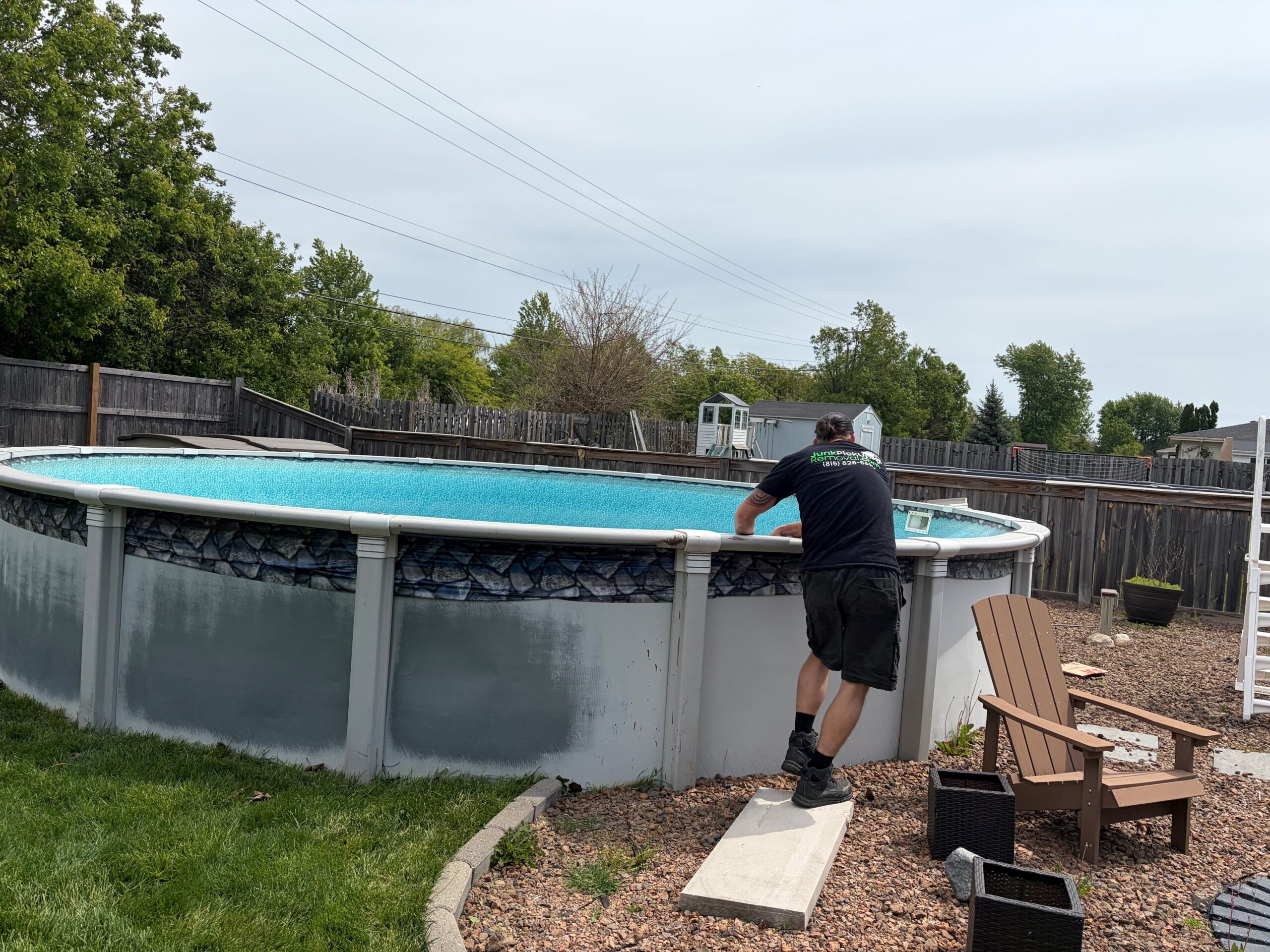 Junk Pickup Removal are experts at above ground pool removals removing this 24 foot round above ground pool